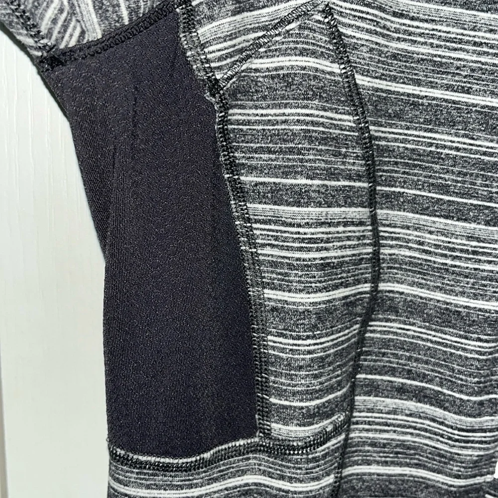 LULULEMON Athletica Half Zip-pullover Sweatshirt Reflective Stripes Size 6 Gray